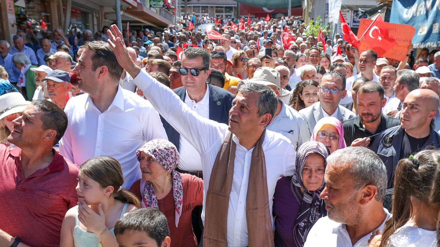 ozgur-ozel--i6a43aa96a4cfb.jpg